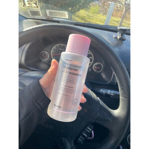 Hanskin's Real Complexion Hyaluron
Skin Essence